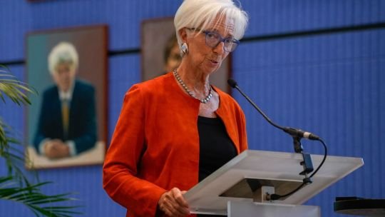 Lagarde dijo que el Banco Central Europeo cumple su meta y mejora el panorama