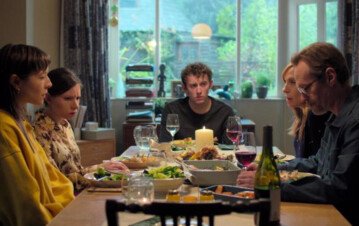 La serie de Netflix que anticipó el espectacular robo al Museo del Louvre y volvió a ser furor