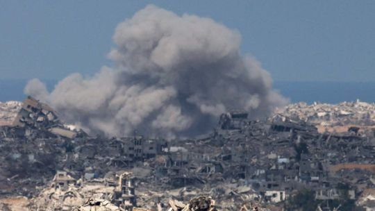 Tras firmar el acuerdo de paz de Trump, Israel continuó bombardeando Gaza y las autoridades lanzaron un alerta