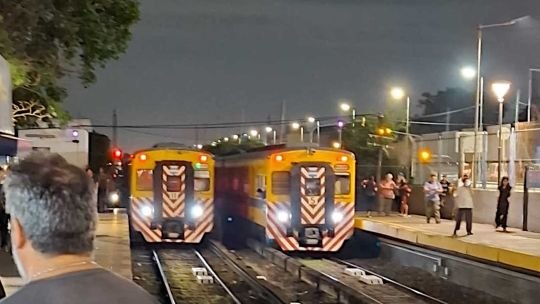 Dos trenes del Ferrocarril Urquiza chocaron en el partido de San Miguel: por el momento se registraron 12 heridos Dos trenes del Ferrocarril Urquiza chocaron en el partido de San Miguel: por el momento se registraron 12 heridos