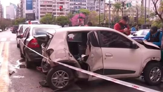 Choque múltiple en Retiro con tres heridos: involucró 5 autos y a un colectivo de la línea 17
