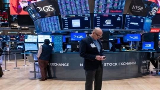 Furor en Wall Street: las acciones argentinas se disparan hasta un 35% tras el triunfo liberal