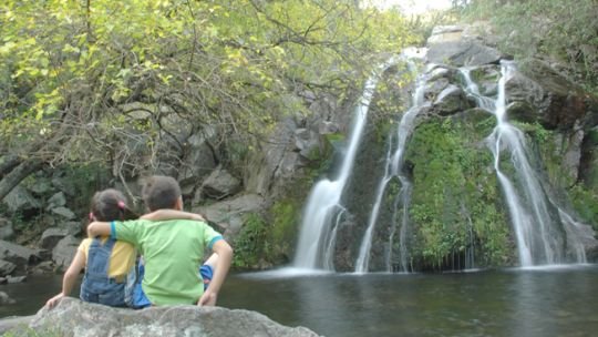 En el fin de semana largo viajó más gente pero gastó menos y redujo las estadías