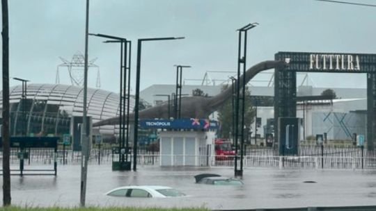 Los videos más impactantes de la inundación en Avenida General Paz: autos flotando y caos Los videos más impactantes de la inundación en Avenida General Paz: autos flotando y caos