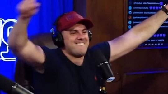 Con gestos y términos desagradables, el “Gordo Dan” reaccionó en vivo al triunfo de La Libertad Avanza