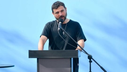 Grabois se abrazó con Massa y selló la tregua: “Quiero hacerle una mención especial, me ayudó mucho en la campaña” Grabois se abrazó con Massa y selló la tregua: “Quiero hacerle una mención especial, me ayudó mucho en la campaña”
