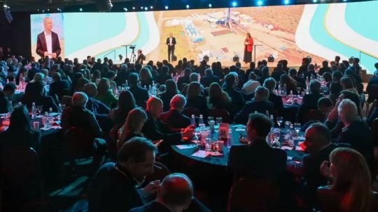 El círculo rojo asegura que la “deuda infinita” de Luis Caputo es insostenible