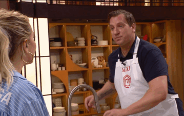 Ángel de Brito fue letal con Wanda Nara por su conducción en MasterChef: “Tendría que aprender a conjugar y a…”