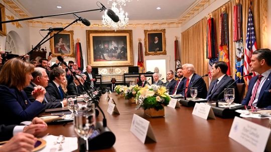 Donald Trump abrió un “abismo” poselectoral para el dólar: ¿flotar o devaluar?