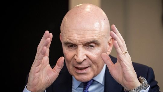 José Luis Espert se equivocó al entrar a su auto luego de votar y su esposa lo retó