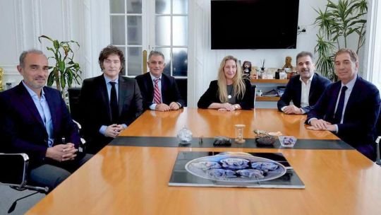 La mesa de campaña de La Libertad Avanza se reúne en Casa Rosada con Santilli y Ritondo