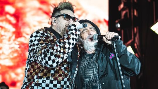 Los Auténticos Decadentes y su desborde criollo que cura heridas llegaron a Noches Capitales