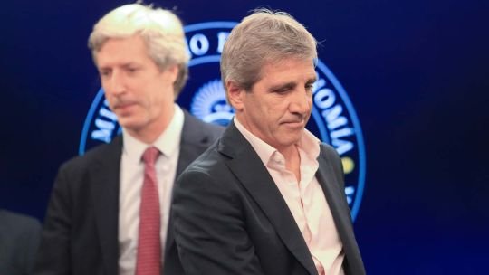 Los mercados leyeron debilidad en el plan aguantar del Gobierno y desconfían de la solvencia del programa pos electoral