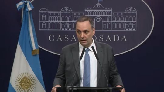 Tras la reunión de Javier Milei con 20 gobernadores, Manuel Adorni ratificó la aplicación de una reforma laboral, impositiva y penal