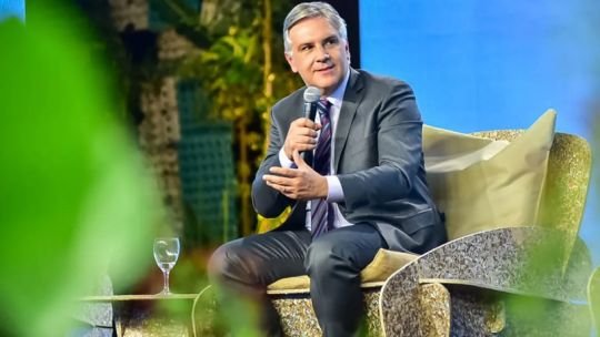 Martín Llaryora: “el plan económico volaba en mil pedazos si no recibían la ayuda de Trump”