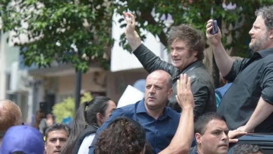 Javier Milei en Santiago del Estero: “Mientras la líder de ellos anda con tobillera, a nosotros nos respetan en el mundo”