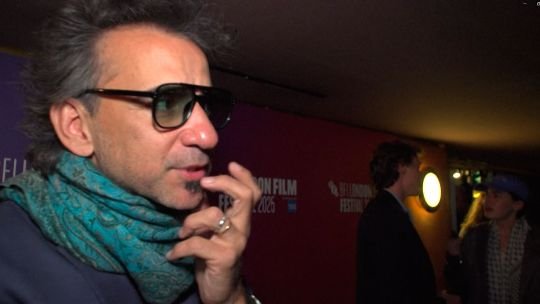 Pablo Trapero presentó en Europa su primera película en inglés “& Sons”