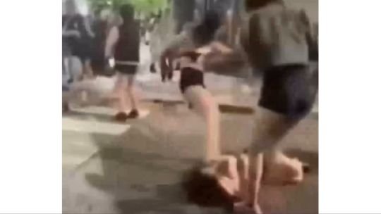 Brutal ataque a patadas a una joven a la salida de una boliche en el centro de La Plata