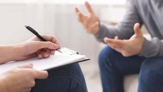 Dónde recibir ayuda por salud mental y adicciones en Córdoba: centros gratuitos, horarios y teléfono 0800