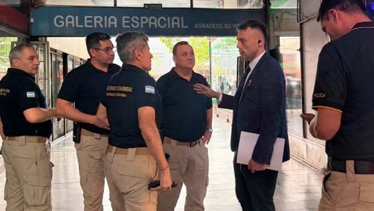 Córdoba: clausuran la galería Espacial, nuevo “búnker” de celulares robados