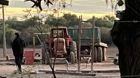 Violento asalto en Comandancia Frías: retuvieron a un hombre durante horas y robaron un tractor