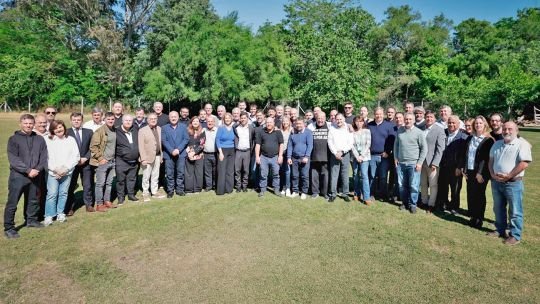 El gobernador reagrupó a los intendentes del MDF y le bajó el precio a Cristina