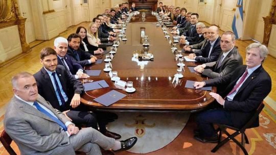 Milei cambia el tono con las provincias y Llaryora se prepara para capitalizar el giro