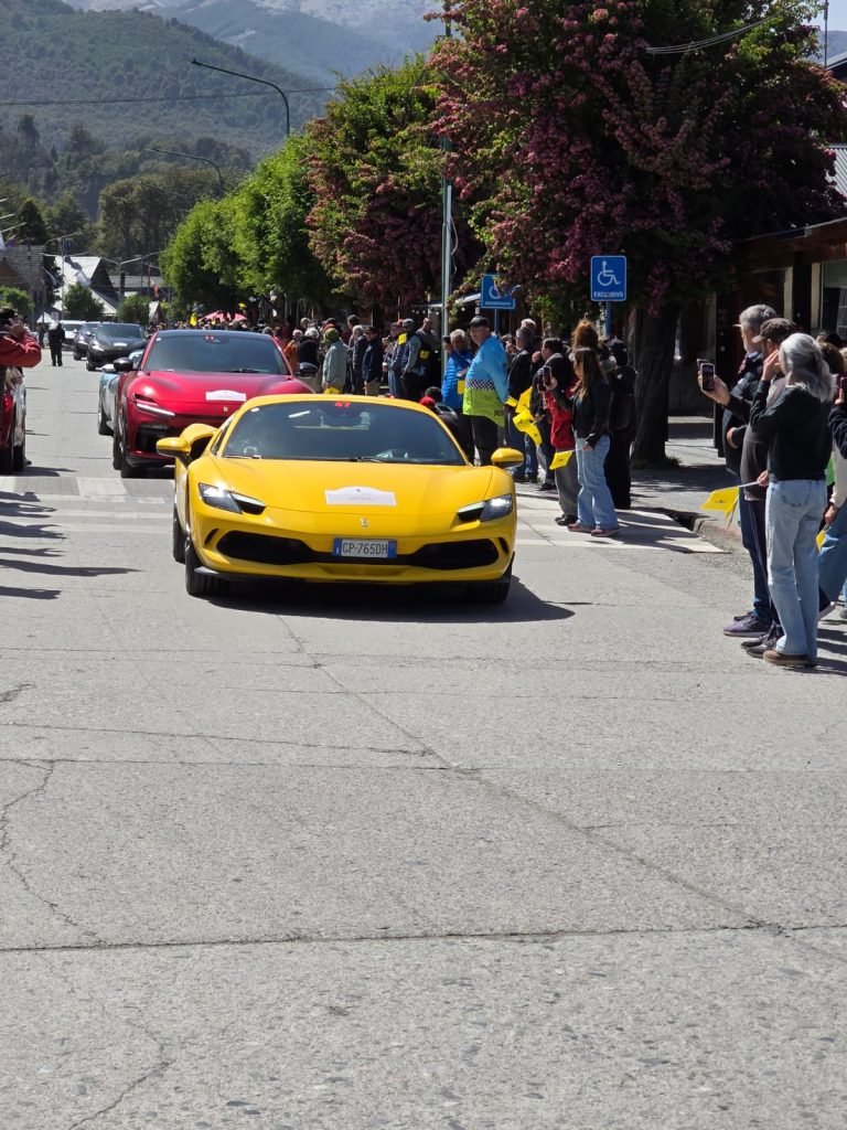 Ferrari Cavalcade Adventure 2025 llegó a Villa La Angostura.