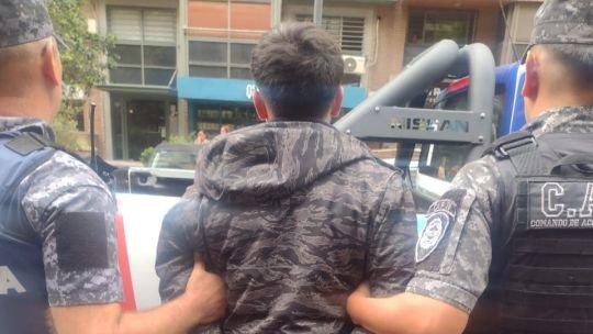 Cayó el “fantasma de la Titán negra”: vecinos lo atraparon en Nueva Córdoba