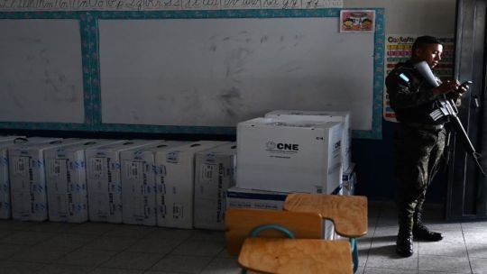 Honduras vota bajo presión: injerencia extranjera, fractura institucional y la sombra del narcotráfico Honduras vota bajo presión: injerencia extranjera, fractura institucional y la sombra del narcotráfico