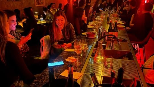 Un viñedo urbano en pleno Güemes: Hugo restaurante suma vides de garnacha a su patio