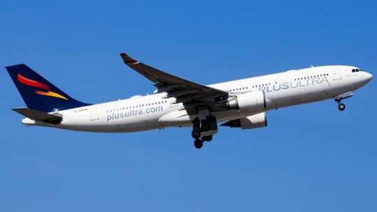 El gobierno autoriza a una aerolínea a realizar vuelos hacia Madrid: ¿cuánto costarán los pasajes?