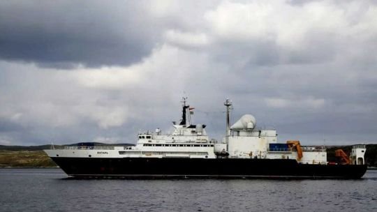 Aumenta la actividad naval rusa cerca del Reino Unido: la Marina británica interceptó corbeta y buque cisterna en el Canal de la Mancha