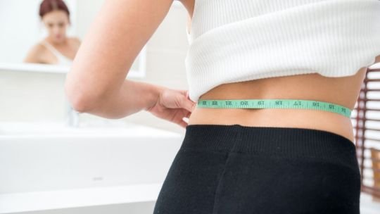 El lazo azul contra el estigma y la desinformación en el Día Internacional de la lucha contra los trastornos alimentarios