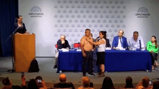El PRO se despega de su diputada Marilú Quiróz tras el evento antivacunas y el “hombre imán” en el Congreso