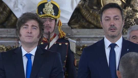 El presidente Javier Milei encabezó la entrega de sables y diplomas a oficiales de las Fuerzas Armadas