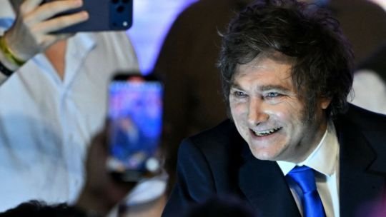 Javier Milei juntará a sus legisladores electos este martes para alinear la estrategia de reformas en el Congreso