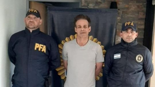 Se concretó la extradición de Fred Machado, viaja custodiado hacia EE.UU. para ser juzgado en la causa por narcotráfico