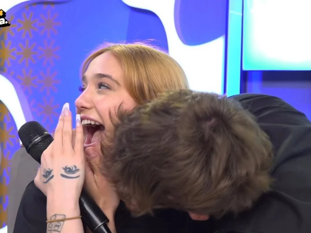 Así fue el beso entre Ángela Torres y Marcos Giles en Luzu en medio de los rumores de romance