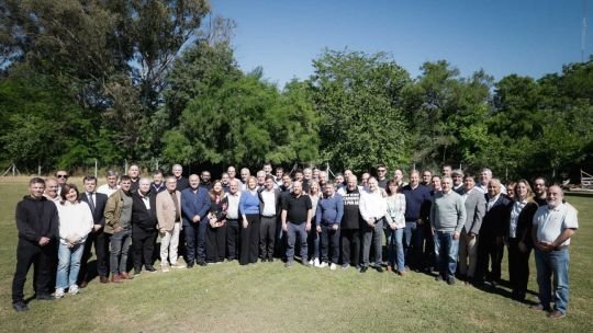 Axel Kicillof reunió a los intendentes aliados y les pidió “no enredarse en discusiones internas” tras los rumores de ruptura con La Cámpora