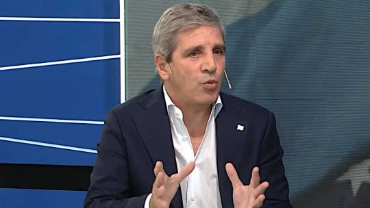 Luis Caputo se diferenció de Mauricio Macri: “Esto es opuesto, el trabajo sucio que hicimos nosotros no se hizo en ese momento”