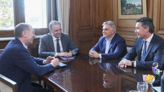 Orrego respaldó el Presupuesto 2026 y Llaryora pidió cambios tras reunirse con Santilli