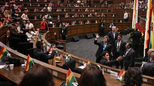 Javier Milei participó en la asunción de Rodrigo Paz Pereira y acaparó la atención del Parlamento