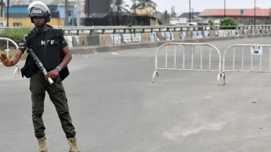 Secuestro masivo en Nigeria: más de 300 estudiantes y docentes, en manos de hombres armados