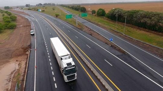 El Gobierno concesionó 741 kilómetros de rutas en dos tramos del corredor vial Mercosur