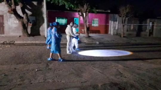 Murió la nena de 7 años herida de un balazo en Tucumán: incendiaron la casa de un sospechoso