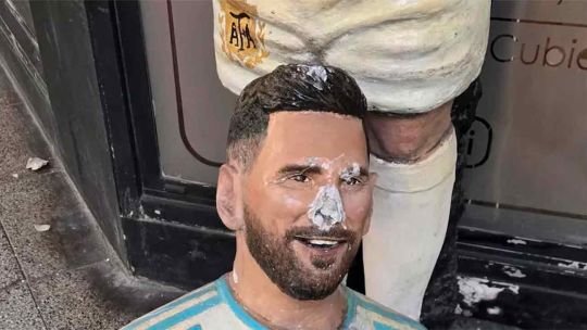 Destrozaron una estatua de Messi en Mar del Plata en medio del clima de tensión con la AFA