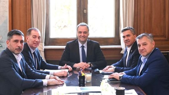 Zdero se reunió con Adorni y Santilli en Casa Rosada y buscó respaldo para su plan fiscal y productivo