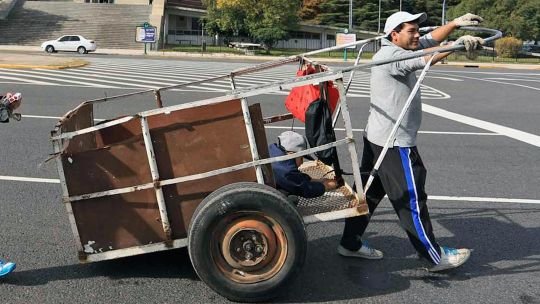 El Gobierno afirma que la pobreza bajó al 27,5% en el tercer trimestre de 2025