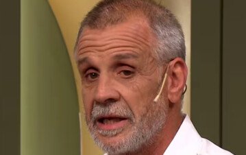 Preocupación por el cantante de Airbag tras sufrir un accidente en pleno show: el impactante video